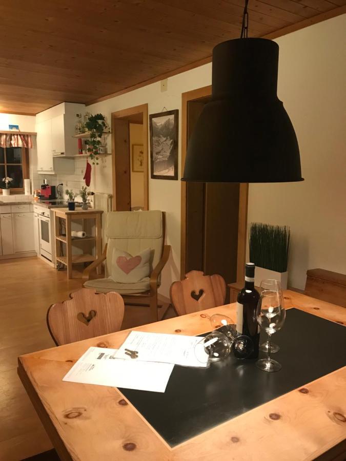 Ferienwohnung Uf Z'Enisch Klosters Luaran gambar